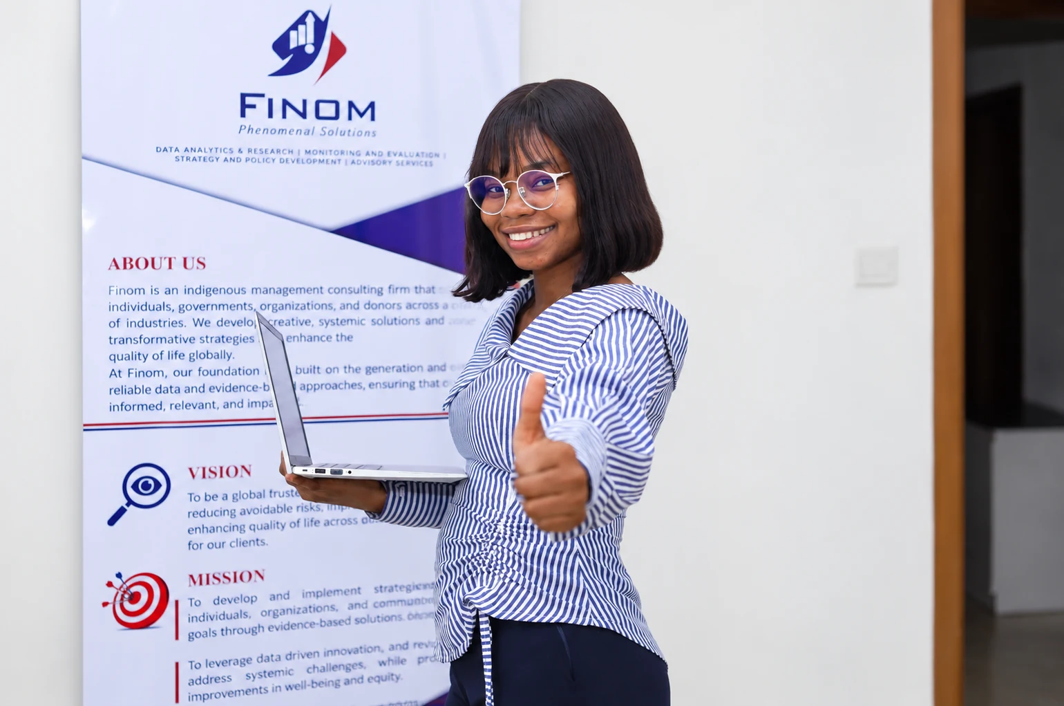 A FINOM Research, Innovation and Impact Initiative professional presenting research work